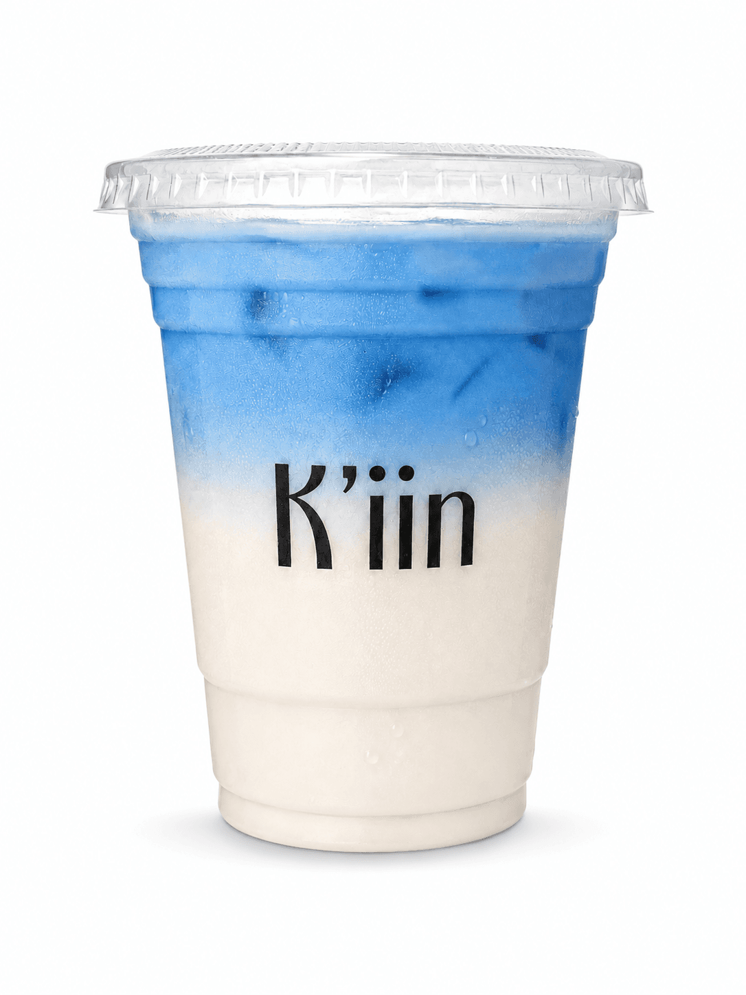 Bebida fría en vaso, servida en K'iin